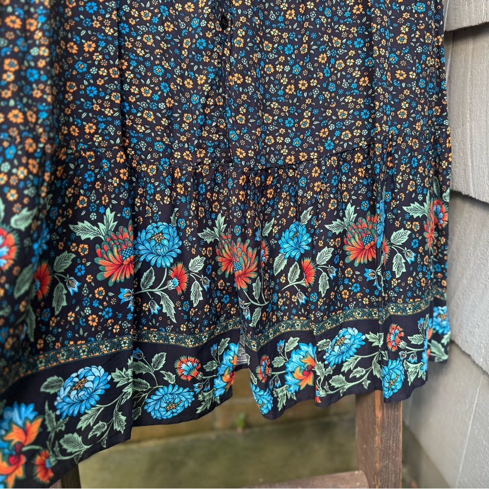 Chic Floral flowy maxi in Black and Blue